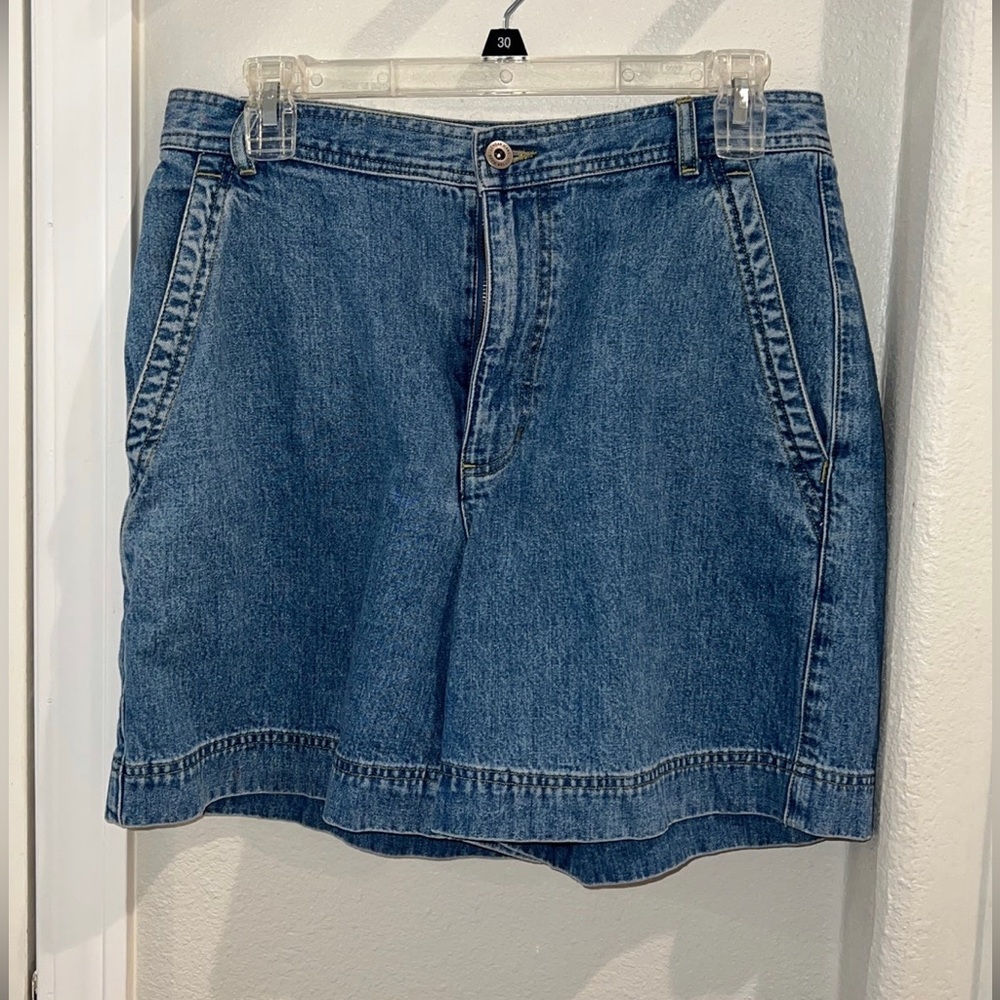 SOLD Vintage 90’s Liz Claiborne jean shorts
